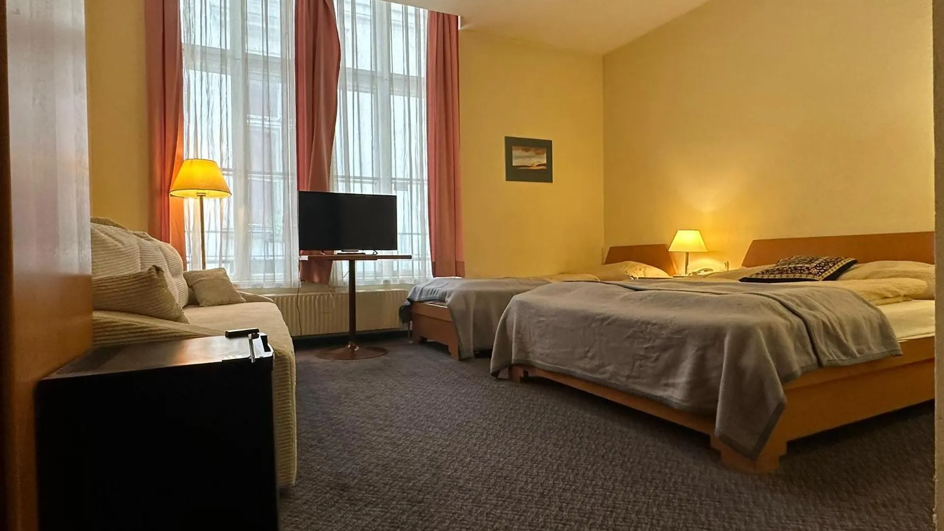 Very Central Apartments, 5 Min To City Center, No Reception Wiedeń