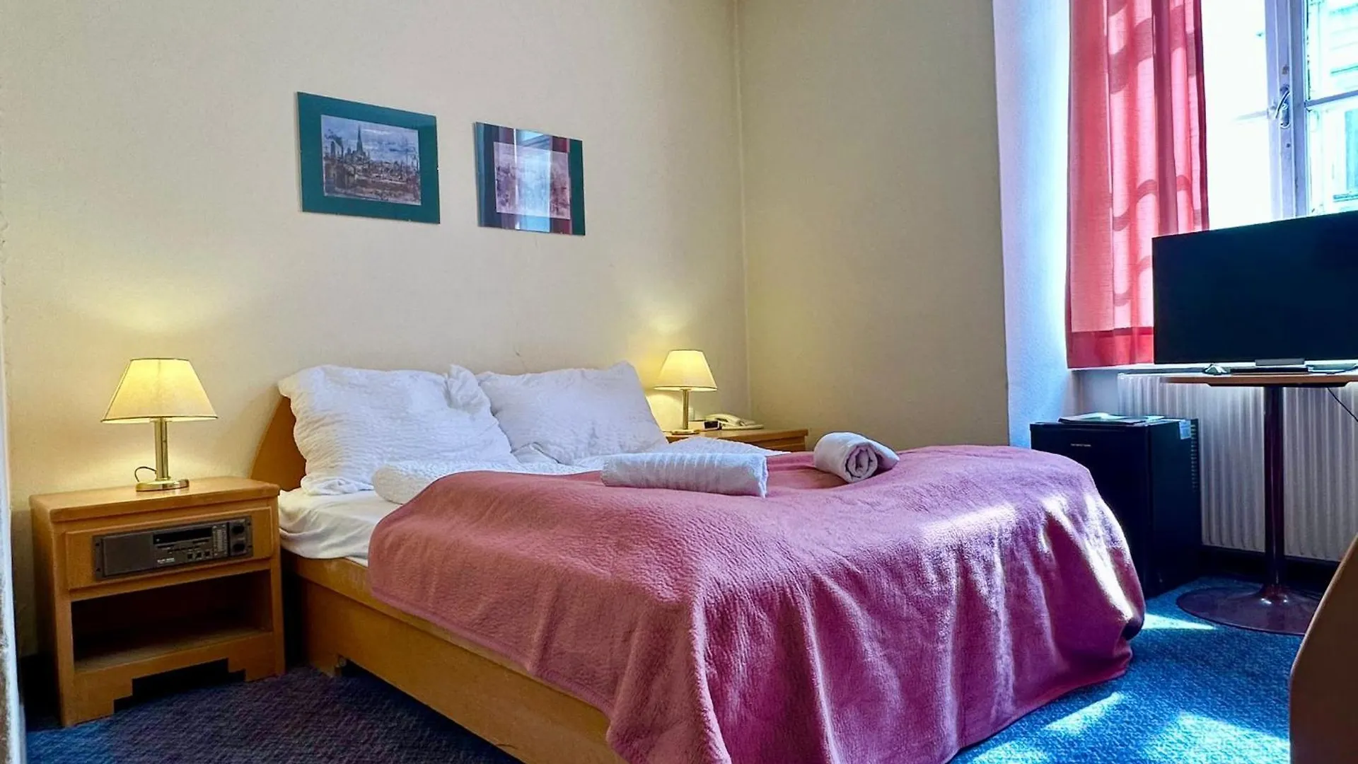 Very Central Apartments, 5 Min To City Center, No Reception Wiedeń Hotel