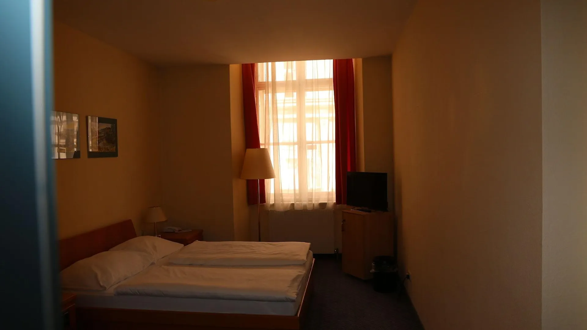 Hotel Very Central Apartments, 5 Min To City Center, No Reception Vienna