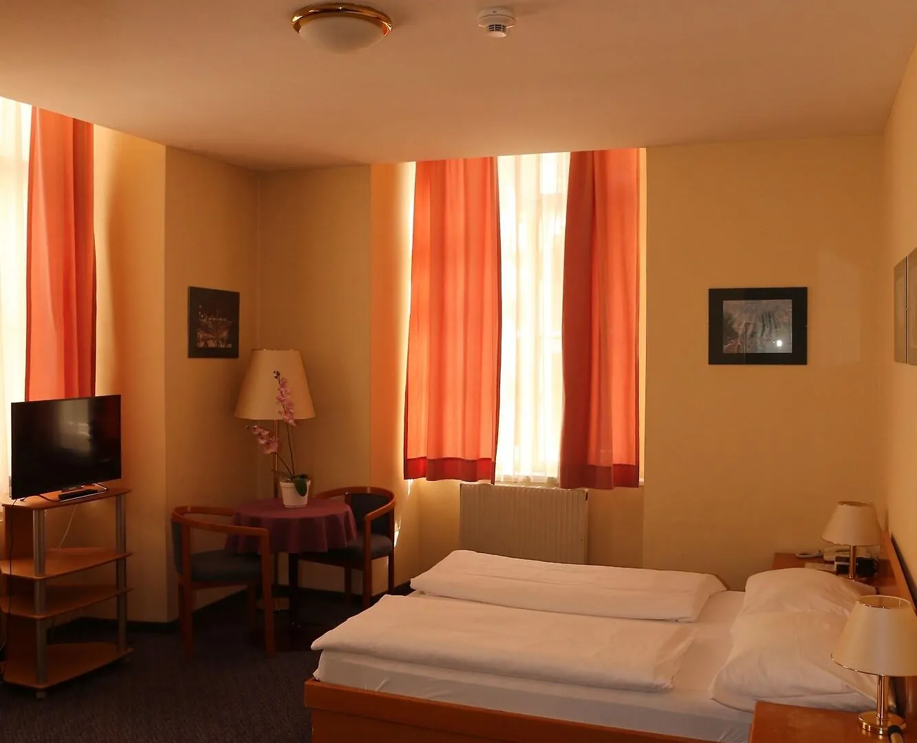 Very Central Apartments, 5 Min To City Center, No Reception Vienna Hotel