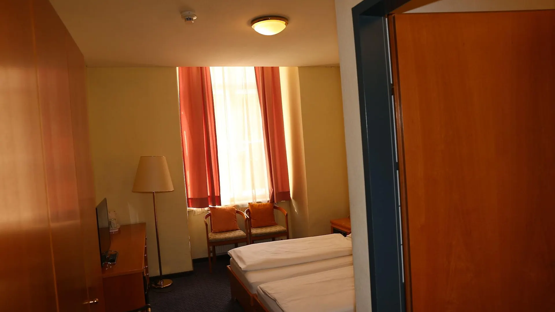 Very Central Apartments, 5 Min To City Center, No Reception Vienna Hotel