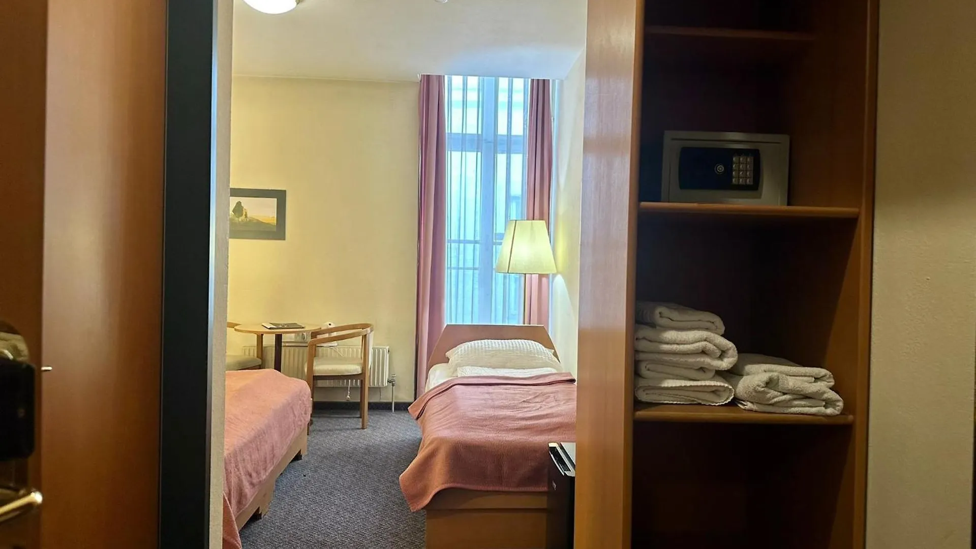 Very Central Apartments, 5 Min To City Center, No Reception Vienna