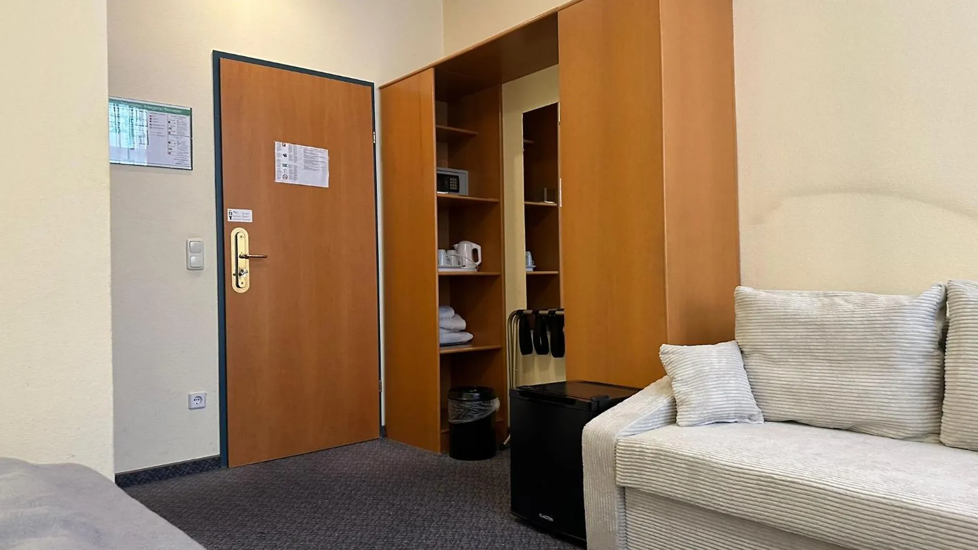 Very Central Apartments, 5 Min To City Center, No Reception Vienna Hotel