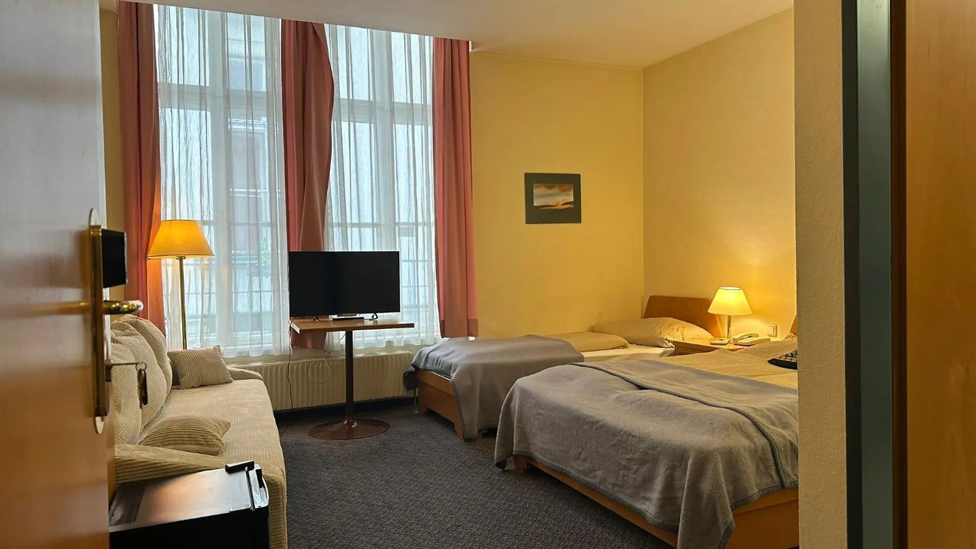Very Central Apartments, 5 Min To City Center, No Reception Vienna