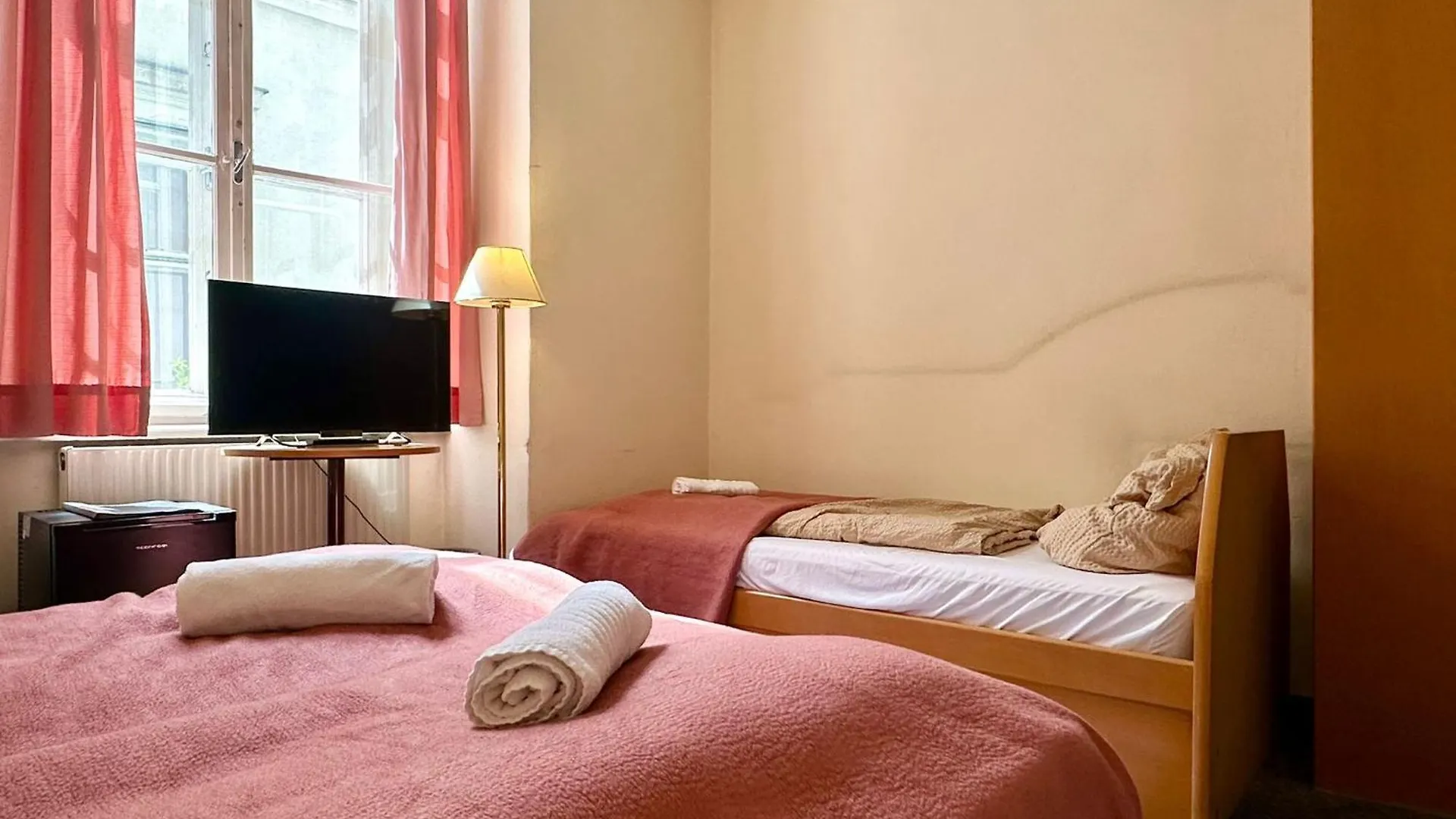 Very Central Apartments, 5 Min To City Center, No Reception Vienna