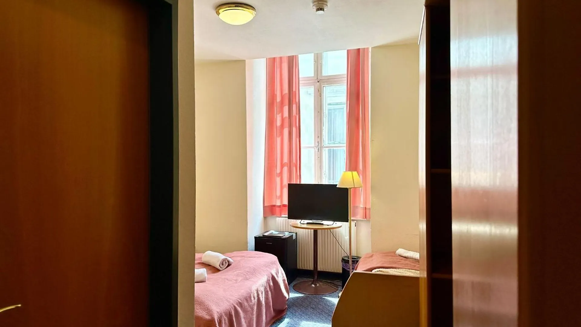 Hotel Very Central Apartments, 5 Min To City Center, No Reception Vienna