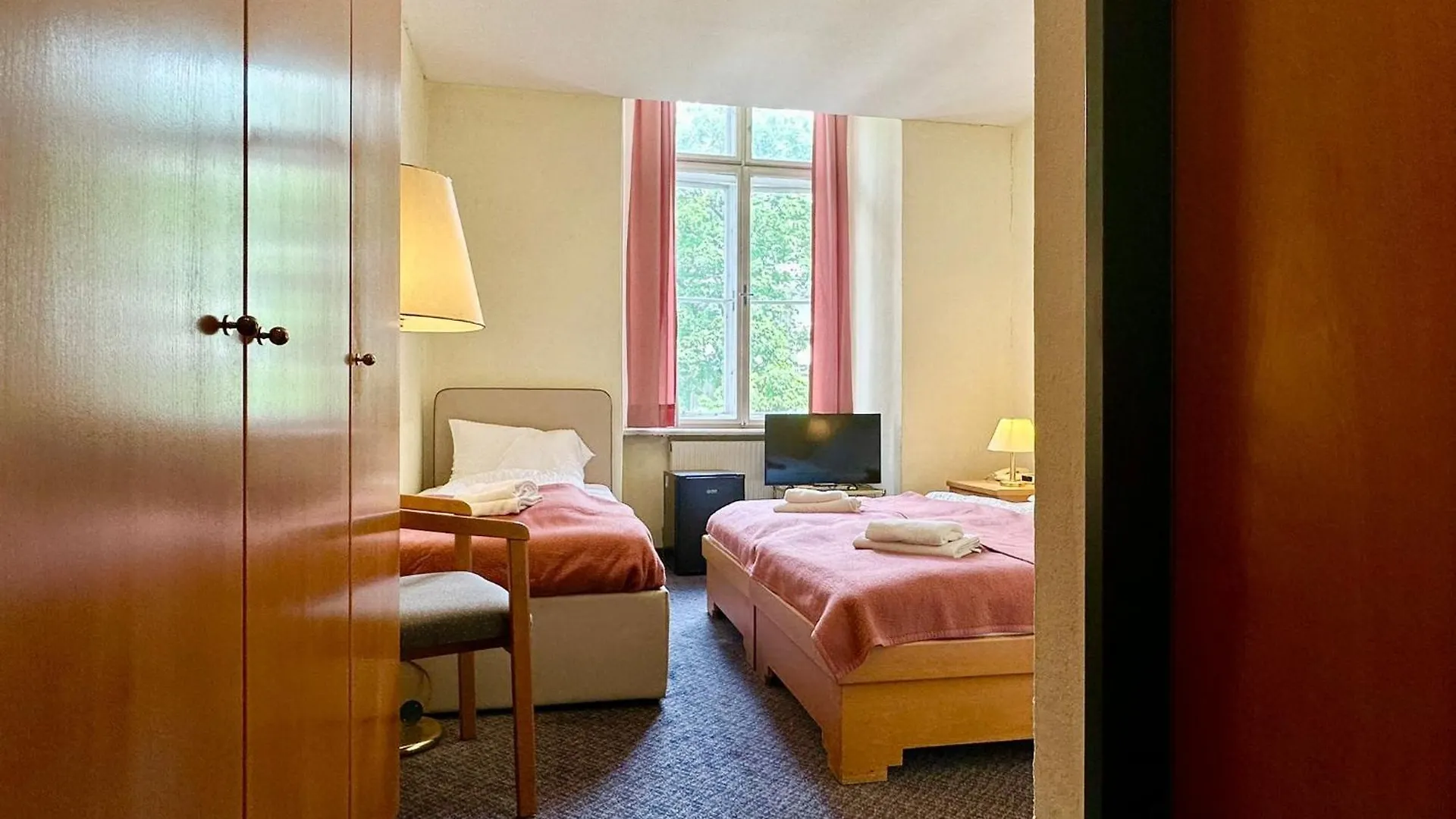 Very Central Apartments, 5 Min To City Center, No Reception Vienna Austria
