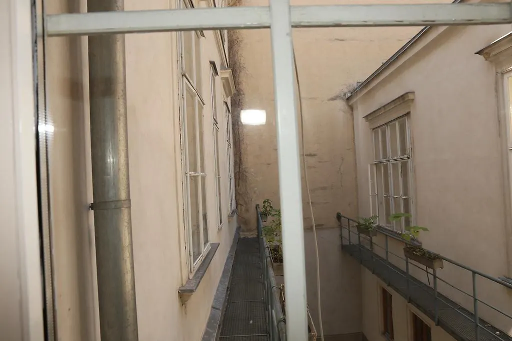 Very Central Apartments, 5 Min To City Center, No Reception Vienna 3*,  Austria