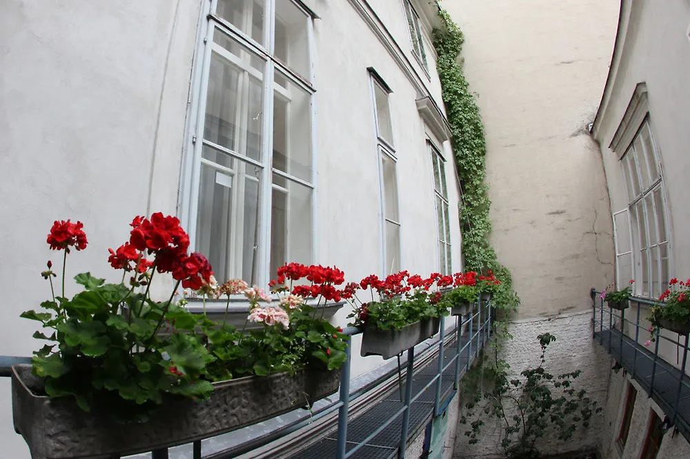 Very Central Apartments, 5 Min To City Center, No Reception Vienna 3*,
